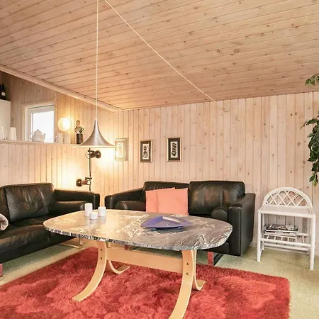 Spacious Retreat With Views - By Traum *