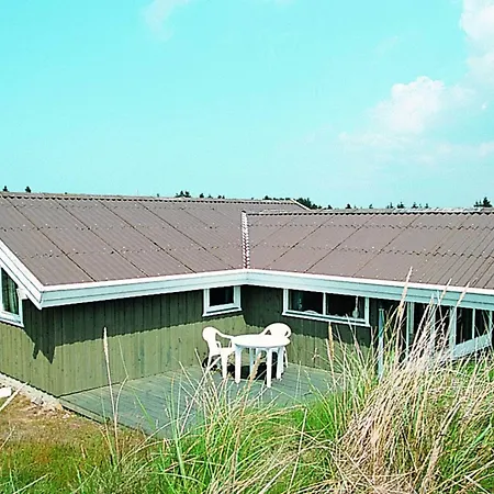 Spacious Retreat With Views - By Traum