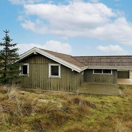 Spacious Retreat With Views - By Traum *