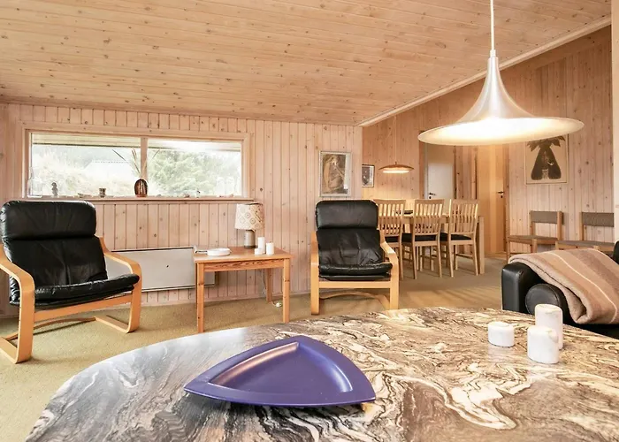 Spacious Retreat With Views - By Traum Holiday home *