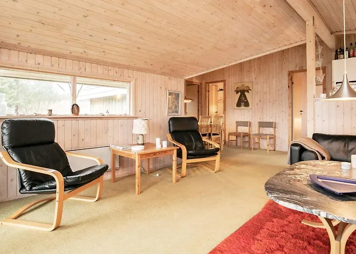 Spacious Retreat With Views - By Traum