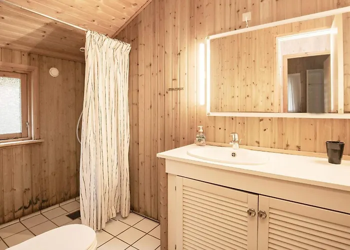 Spacious Retreat With Views - By Traum Holiday home