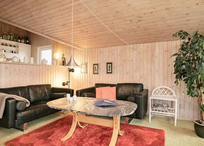 Spacious Retreat With Views - By Traum *