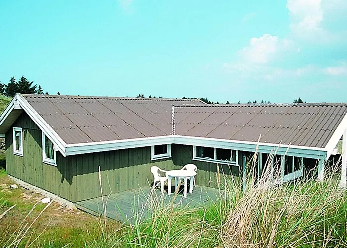 Spacious Retreat With Views - By Traum